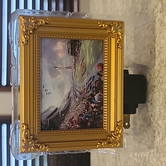Thomas Kinkade Painter of Light Nascar nightlight - Picture 4 of 6